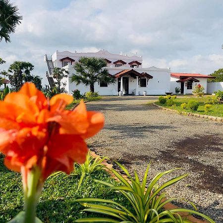 Kathircholai Bed and Breakfast Trincomalee Esterno foto